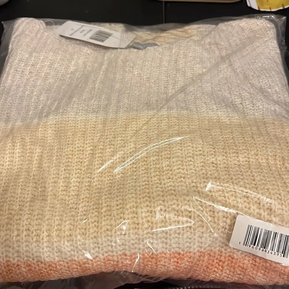 Heart N' Crush Women's Plus Size Boatneck Colorblocked Cozy Sweater - Picture 6 of 6